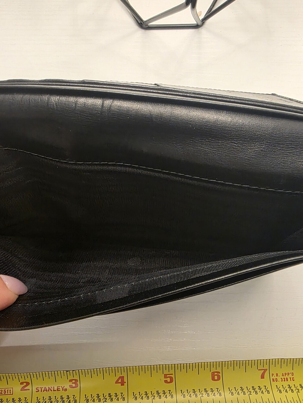 Salvatore Ferragamo Black Lizard Embossed Calf Leather Bifold Wallet - Picture 5 of 7
